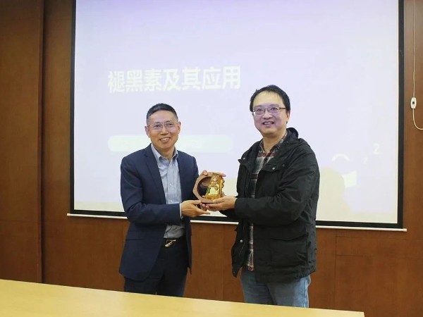 【动态凯发娱乐k8官网】脑白金研发创始人走上江南大学研究生讲坛