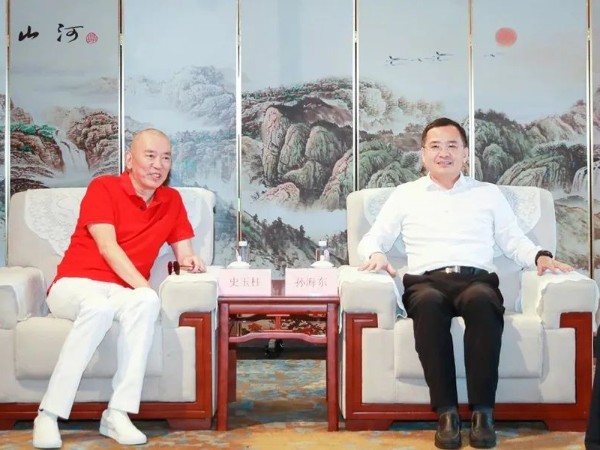 【动态凯发娱乐k8官网】巨人集团创始人史玉柱现身无锡市滨湖区，并与区委书记孙海东等领导一行进行会谈